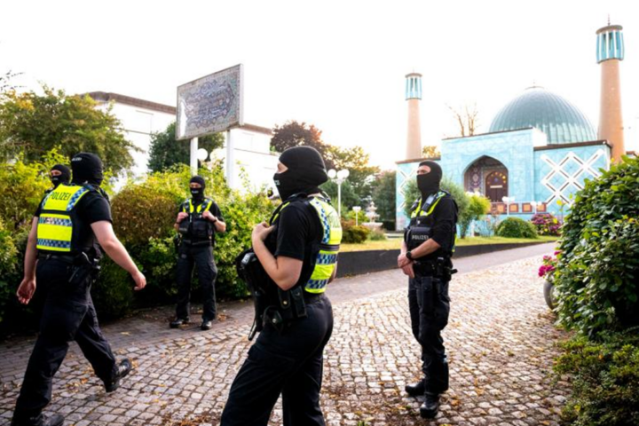gegen-islamischen-extremismus-razzia-in-der-blauen-moschee