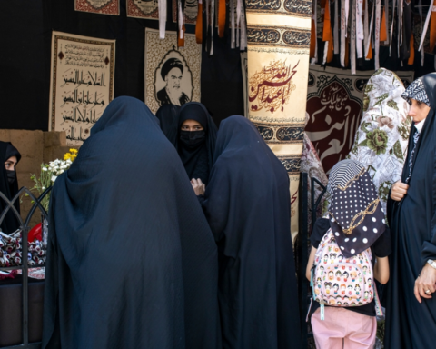 empörung-im-iran-über-brutales-vorgehen-der-sittenpolizei