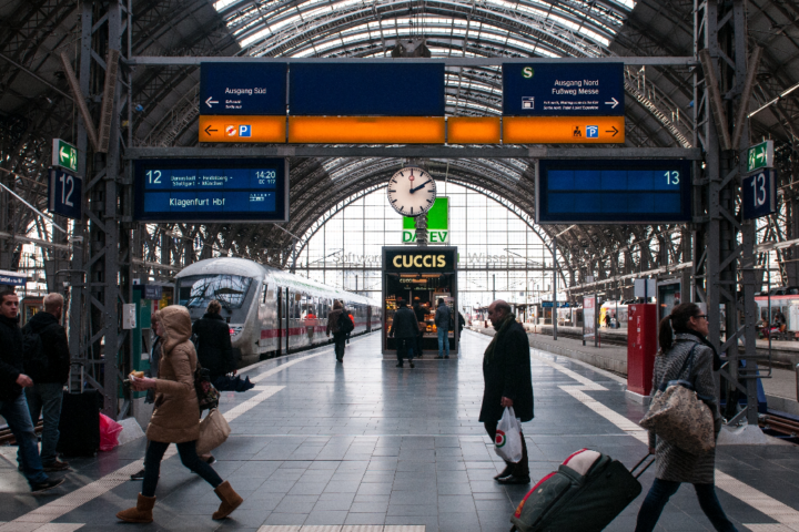 Deutsche Bahn streicht gedruckte Ankunftspläne