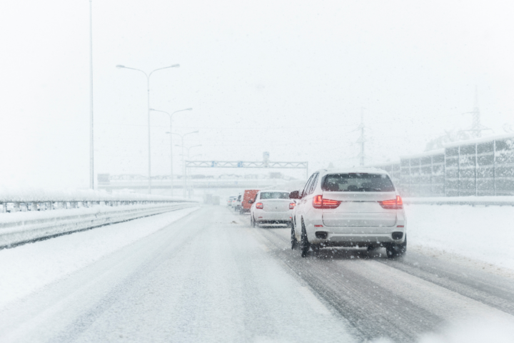 Schneechaos legt Straßen im Süden lahm