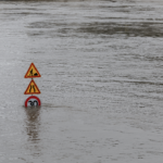 sturmflut-an-der-nordseeküste-fährausfälle-und-warnungen