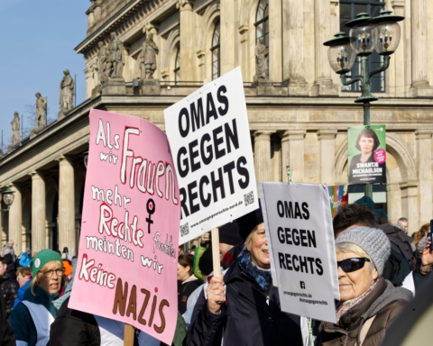 kanzleramt-zahlte-5000-euro-an-„omas-gegen-rechts