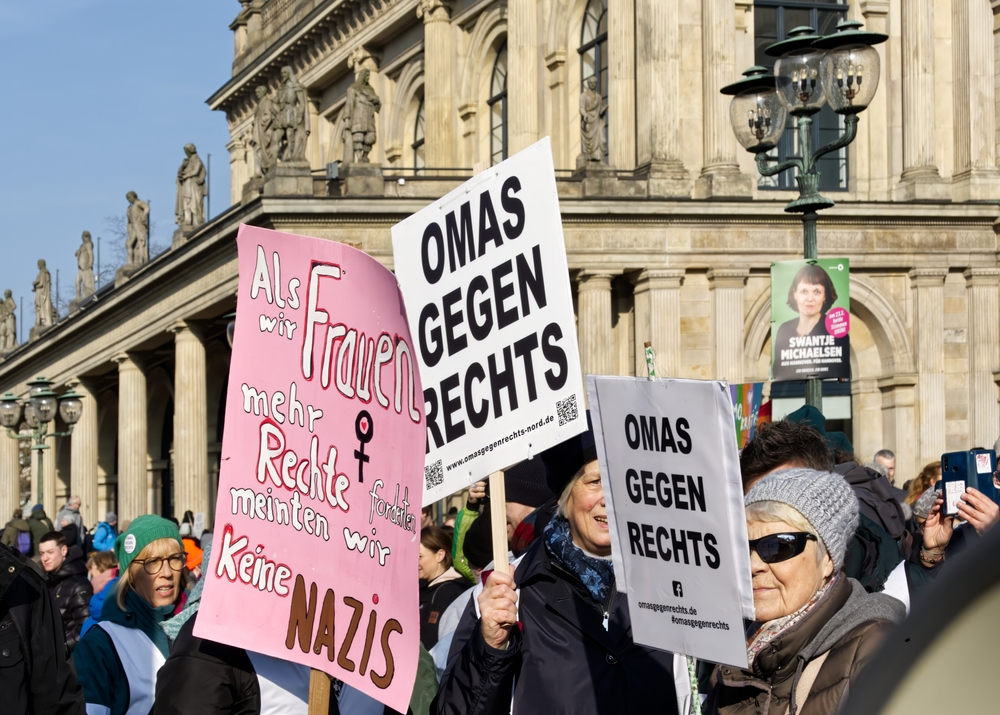 kanzleramt-zahlte-5000-euro-an-„omas-gegen-rechts