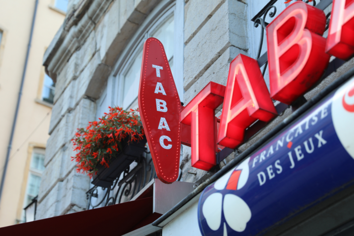 frankreich-plant-umfassendes-rauchverbot-im-freien
