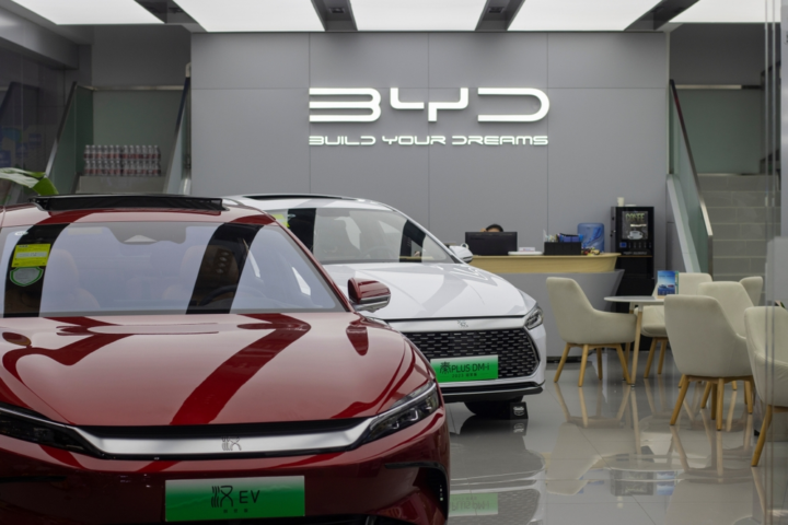 tesla-verliert-an-boden-–-byd-überholt-bei-neuzulassungen