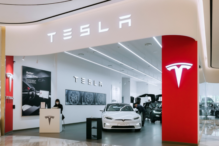 e-auto-nachfrage-steigt,-doch-tesla-bleibt-zurück