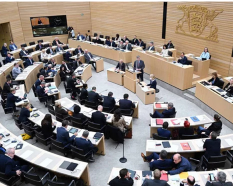 hakenkreuz-eklat-erschüttert-den-landtag-in-stuttgart