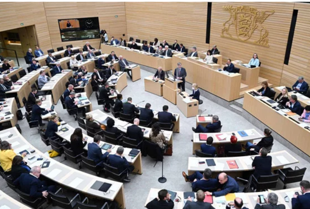 hakenkreuz-eklat-erschüttert-den-landtag-in-stuttgart