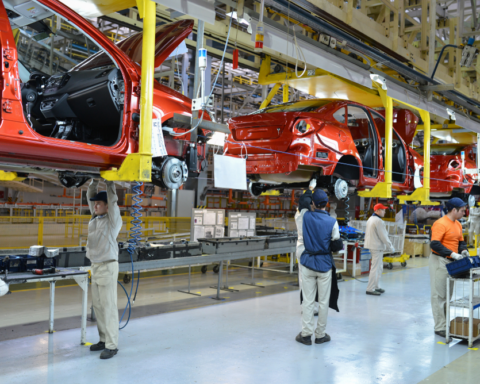 arbeitsplatzabbau-in-der-industrie-weitet-sich-aus