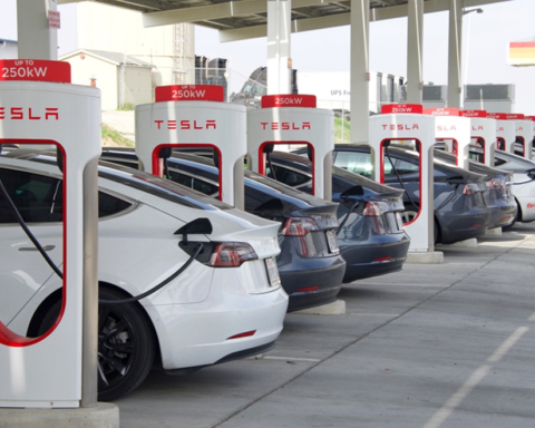 elon-musk-investiert-eine-milliarde-dollar-in-tesla
