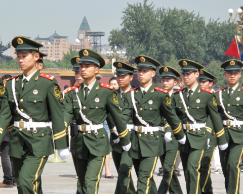 peking-inszeniert-macht-mit-neuer-rüstung