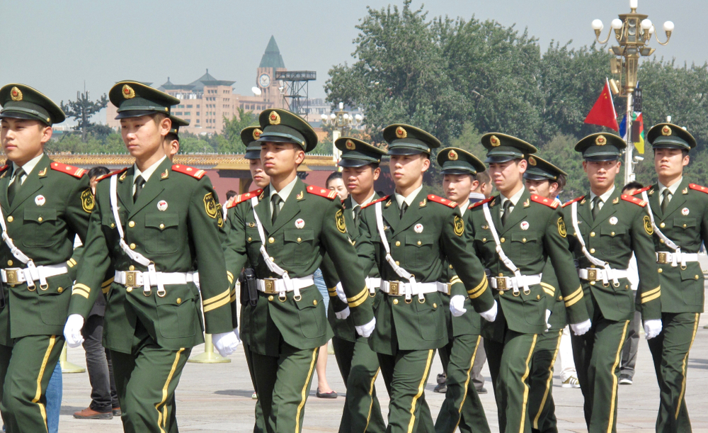 peking-inszeniert-macht-mit-neuer-rüstung