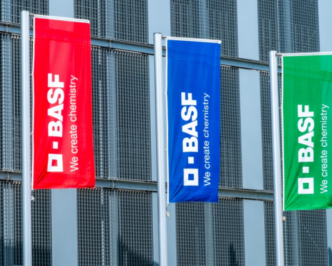 basf-veräußert-mehrheit-am-lackgeschäft-an-carlyle