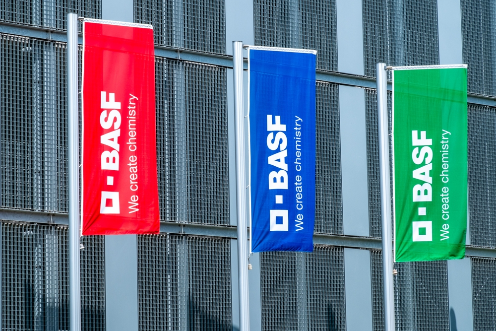 basf-veräußert-mehrheit-am-lackgeschäft-an-carlyle